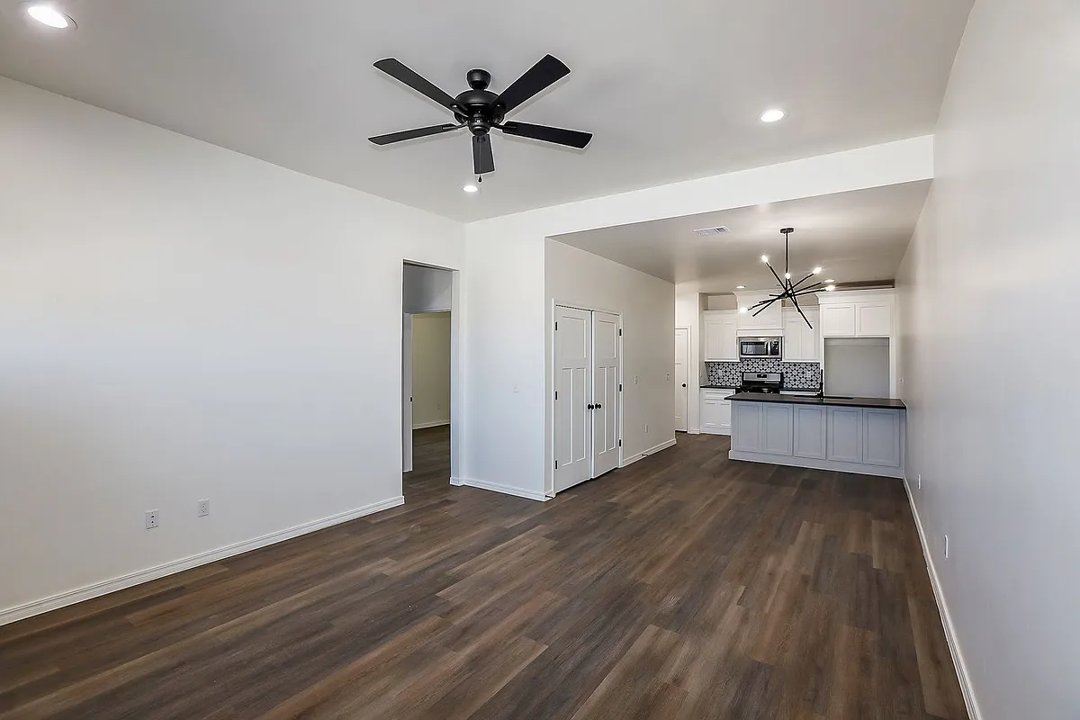 Building Photo - 13771 Periwinkle Dr