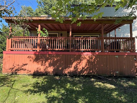 4th image of 208 Markham Ct