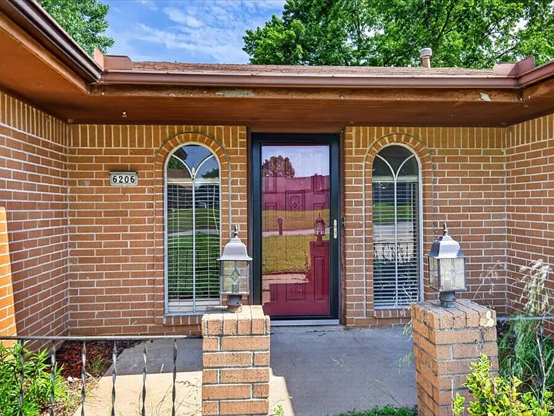 3 bed, 1800 sqft, $1,850 — Photo 2