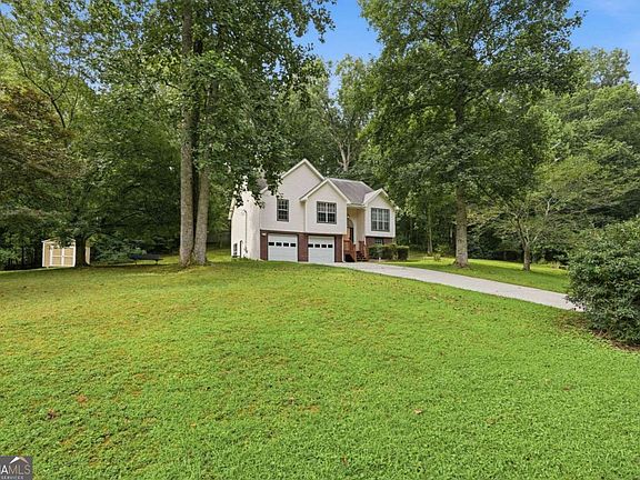3rd image of 37 Wood Valley Trce