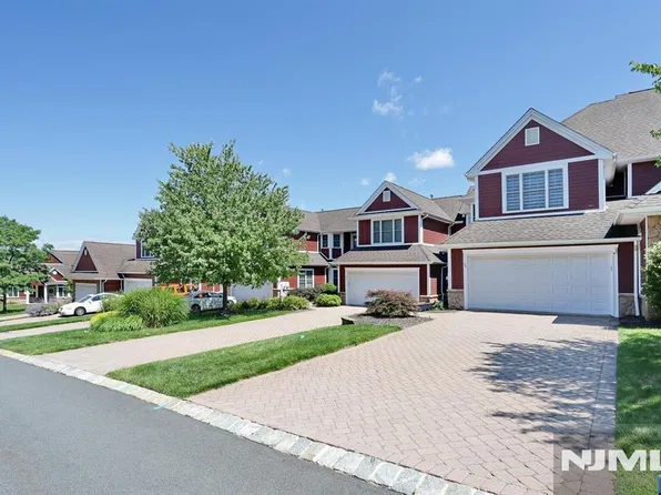 28 Turnberry Lane, Hamburg, NJ 07419