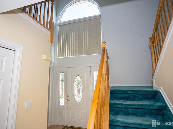 5th image of 66 Morris Ct