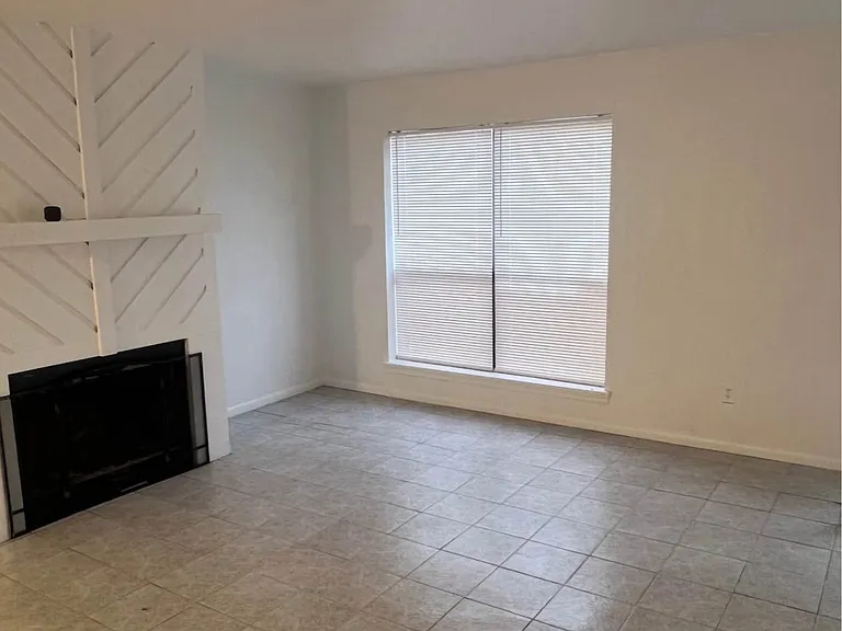 2103 Place Rebecca Ln #D5 — Photo 2