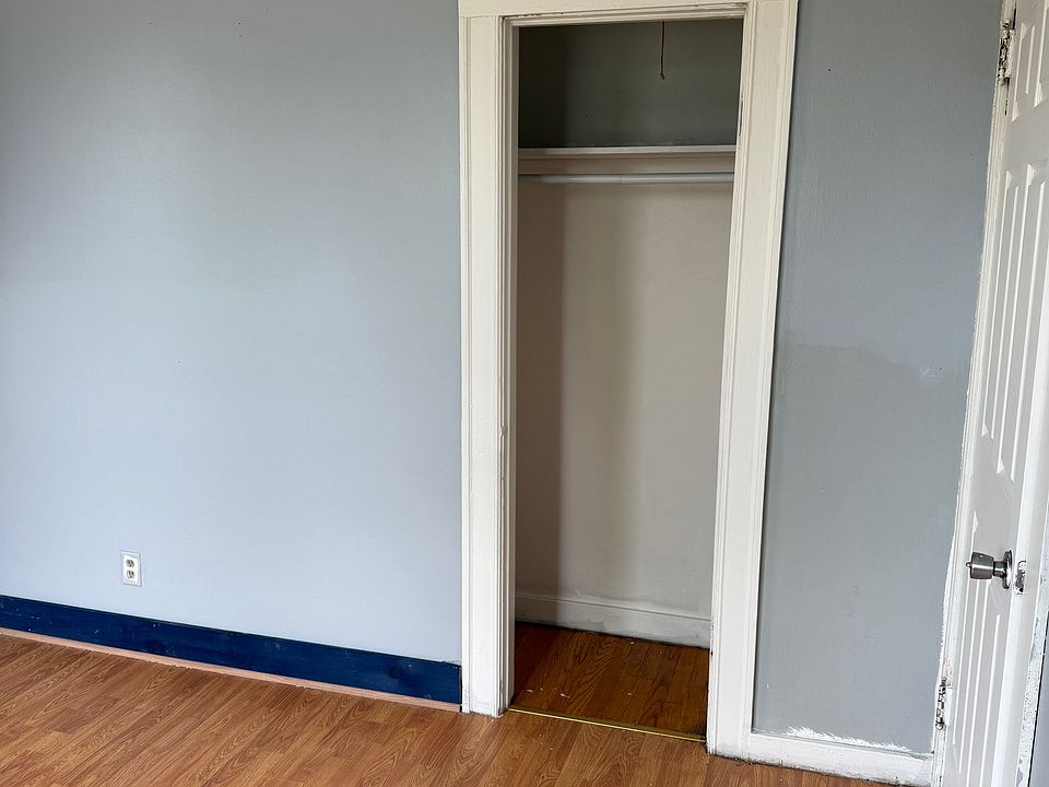 Closet bedroom