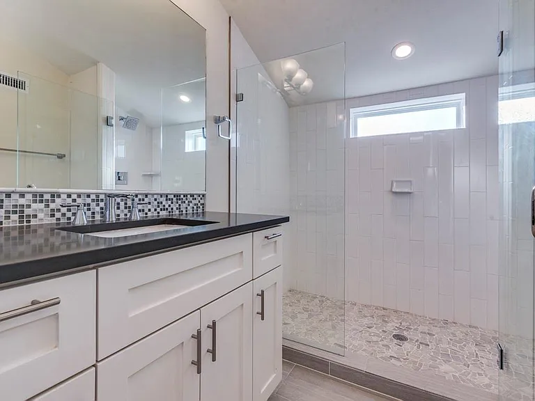 6412 Carson Rdg #B — Photo 19
