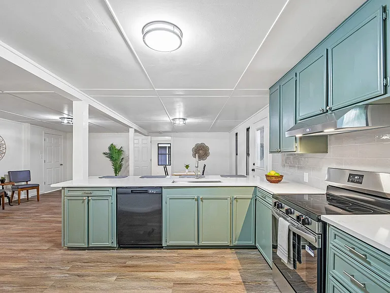 605 Bishop St — Photo 15