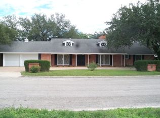 703 Elizabeth, Seguin, TX 78155