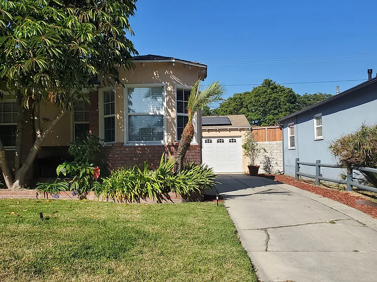 2452 Colby Ave — Photo 12