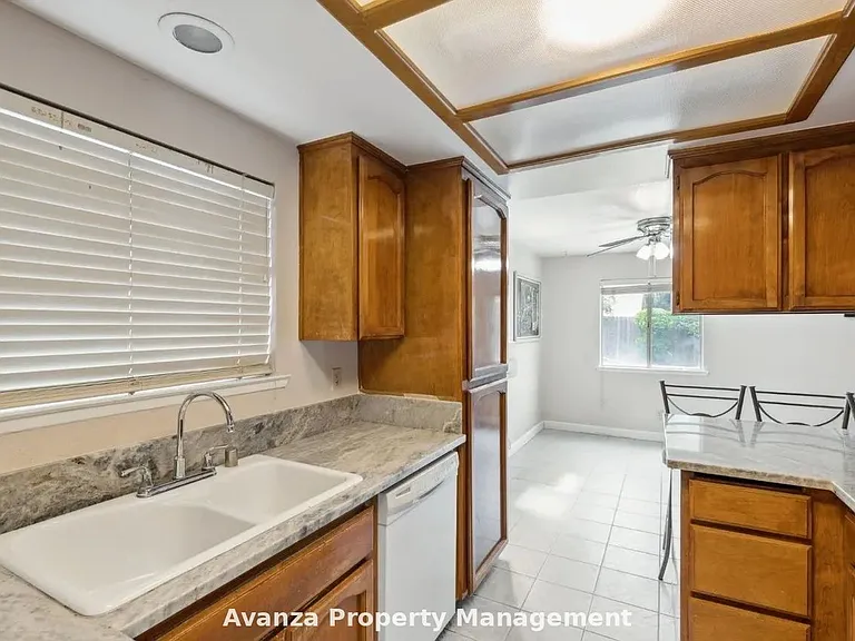 4129 W Regency Ave — Photo 8