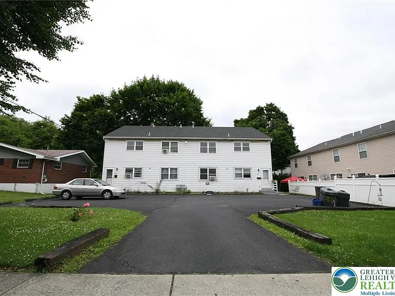 709 Line St #B — Photo 1