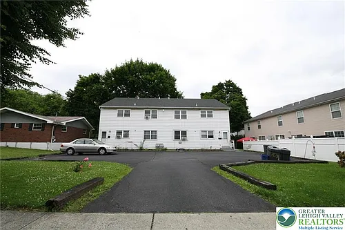 709 Line St #B Photo 1
