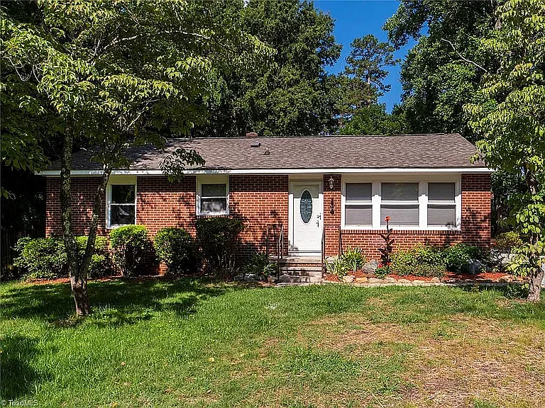 1313 Greenbriar St — Photo 2