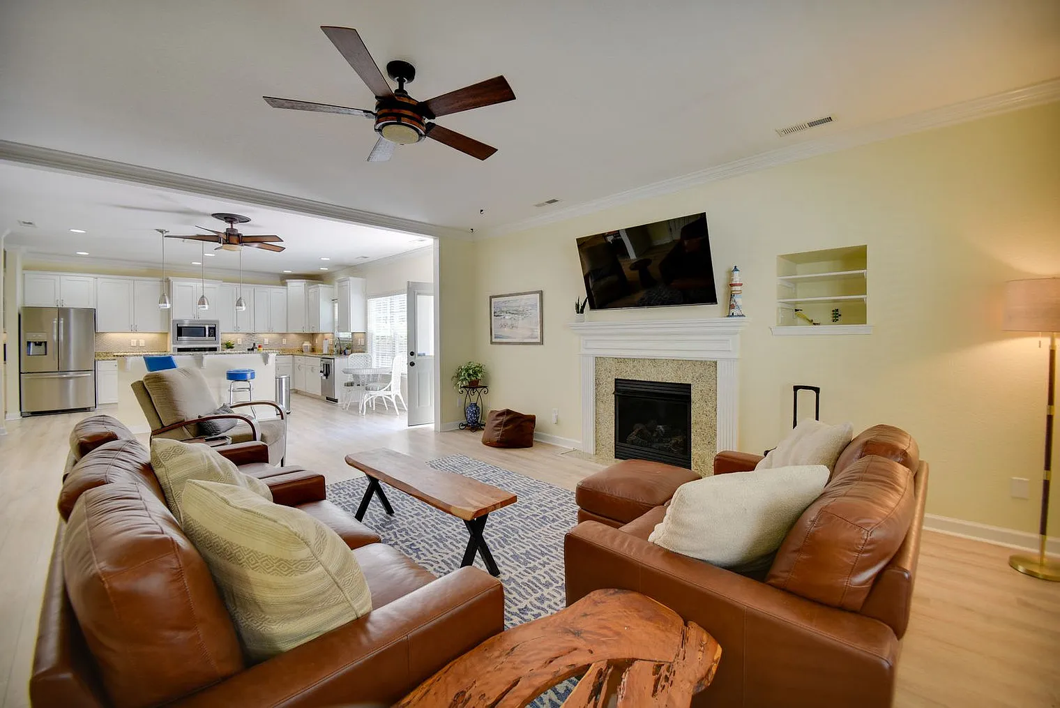 4 bed, 2.0 bath, 2497 sqft, $4,475 — Photo 1