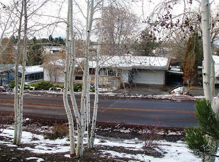 1st image of 375 NE Loper Ave