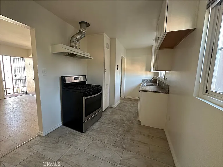 253 E Villa St #6 — Photo 9