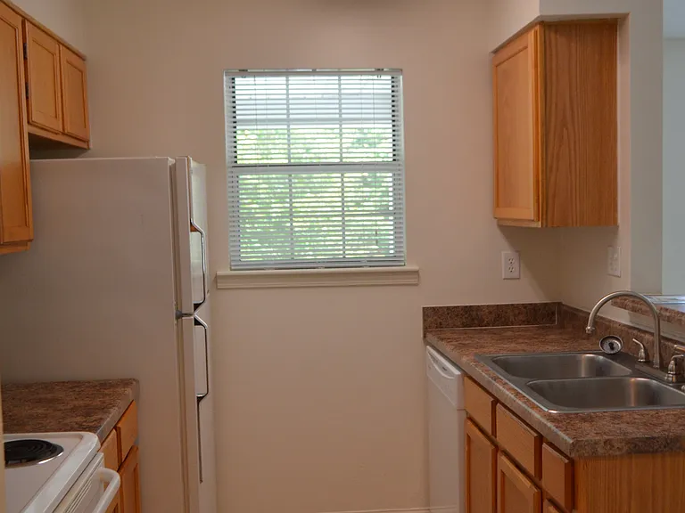 The Glen Apartments — Photo 48
