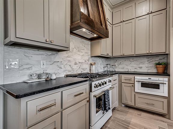 5th image of 1113 Wisteria Way
