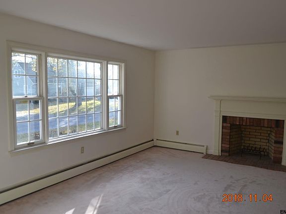 4th image of 38 Byrne Ave