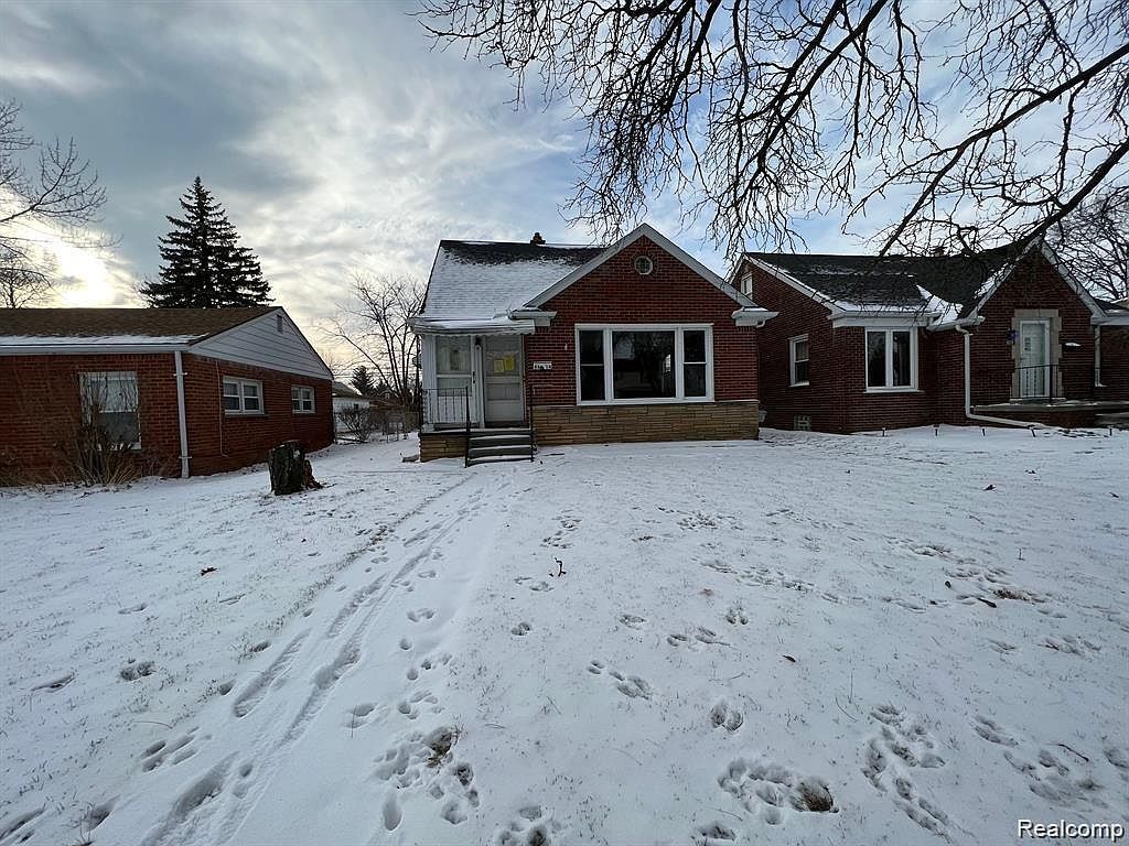 8614 Harding Ave, Center Line, MI 48015 Zillow