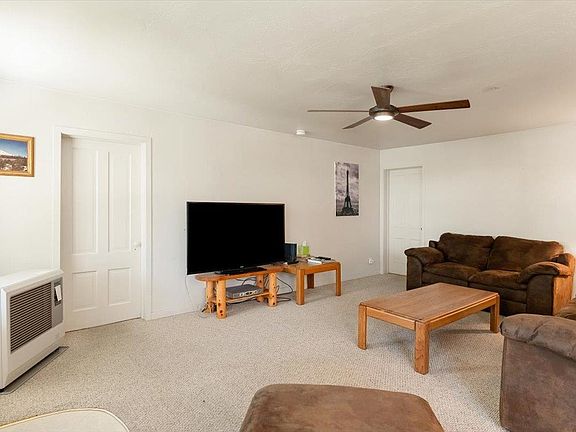 3rd image of 521 Broadway Ave