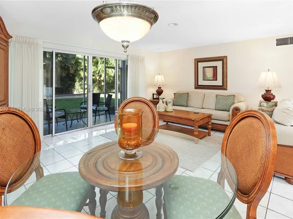 1425 Atlantic Shores Blvd APT 110, Hallandale, FL 33009