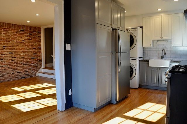 1st image of 174 Burns St Floor 2