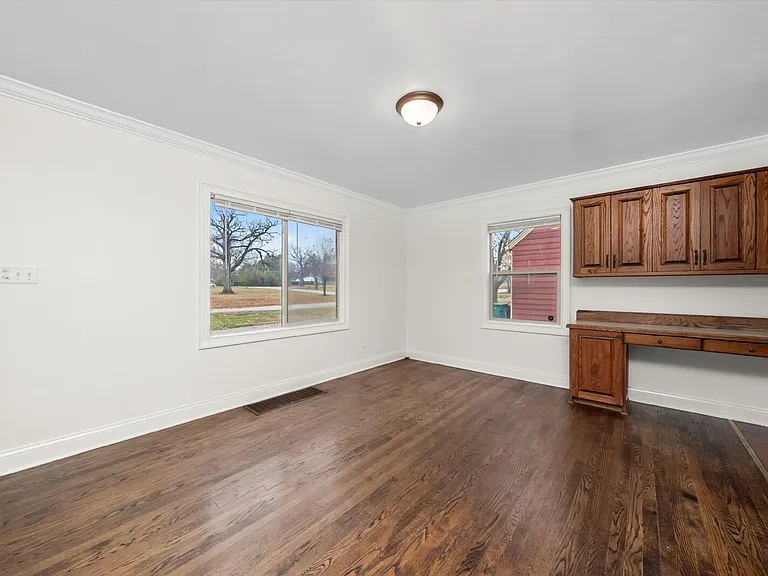 2512 Salem Blvd — Photo 7