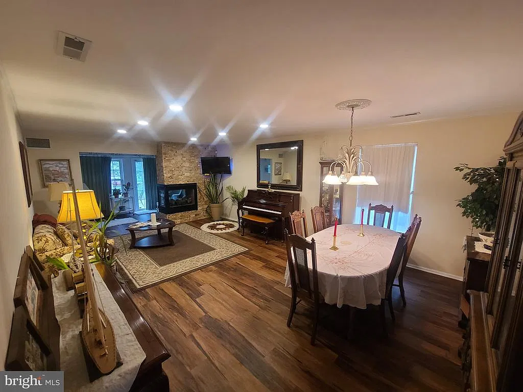 2 bed, 2.0 bath, 1274 sqft, $3,100 — Photo 4