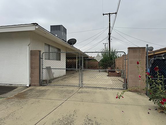 3rd image of 415 S Tahquitz Ave