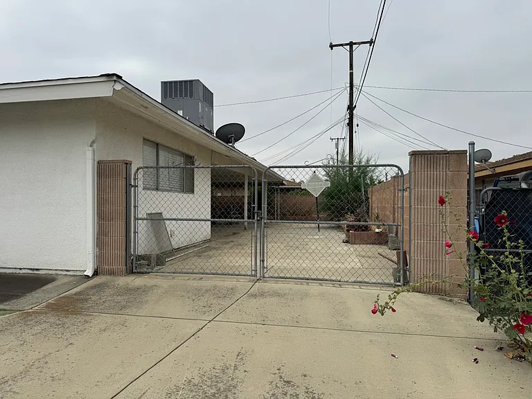 415 S Tahquitz Ave — Photo 3