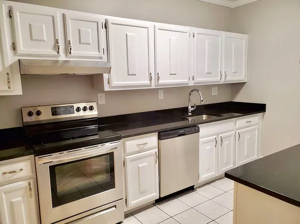 100 Kane St, West Hartford, CT 06119