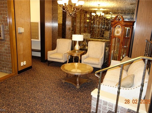 255 N Portage Path APT 208, Akron, OH 44303