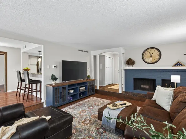 6085 Lincoln Dr APT 225, Edina, MN 55436