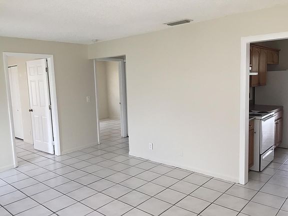 4th image of 4652 Summit Blvd