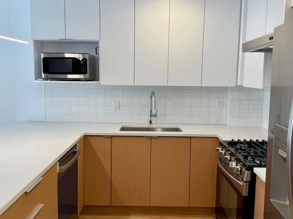 175 Monroe Street image 1 of 11