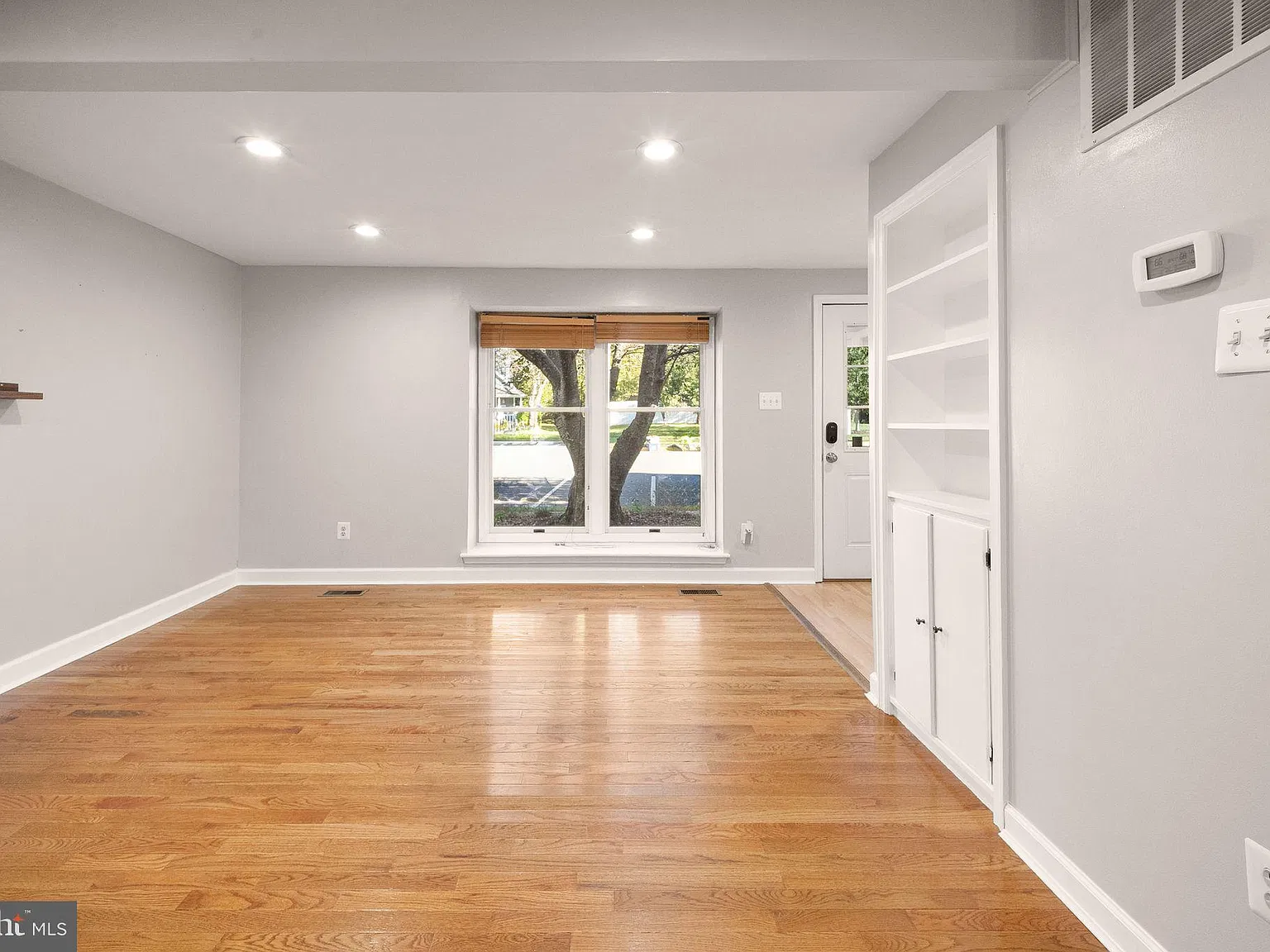4 bed, 2.5 bath, 1494 sqft, $3,100 — Photo 4