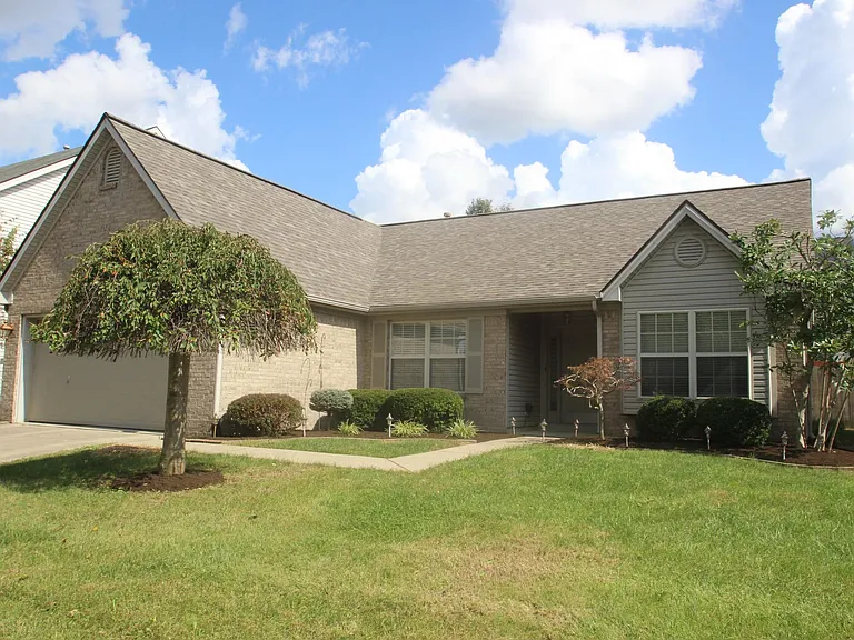 436 Skyview Ln — Photo 1