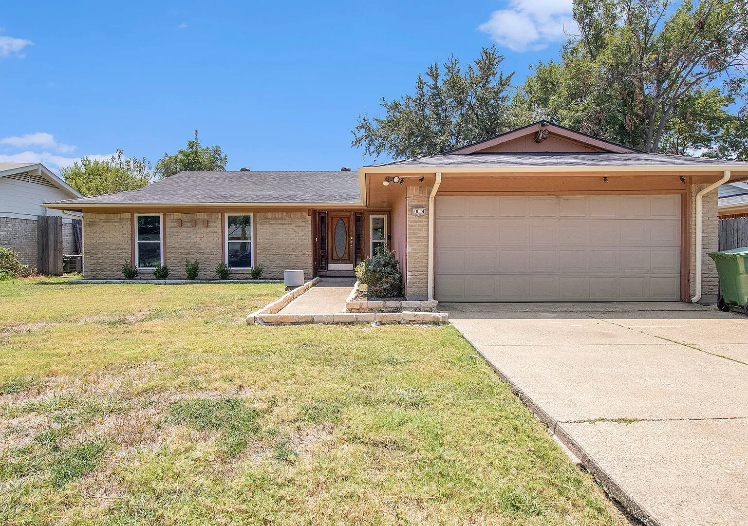 This charming home in Carrollton, Texas, is available for rent and offers an ideal blend of comfo... — Photo 2