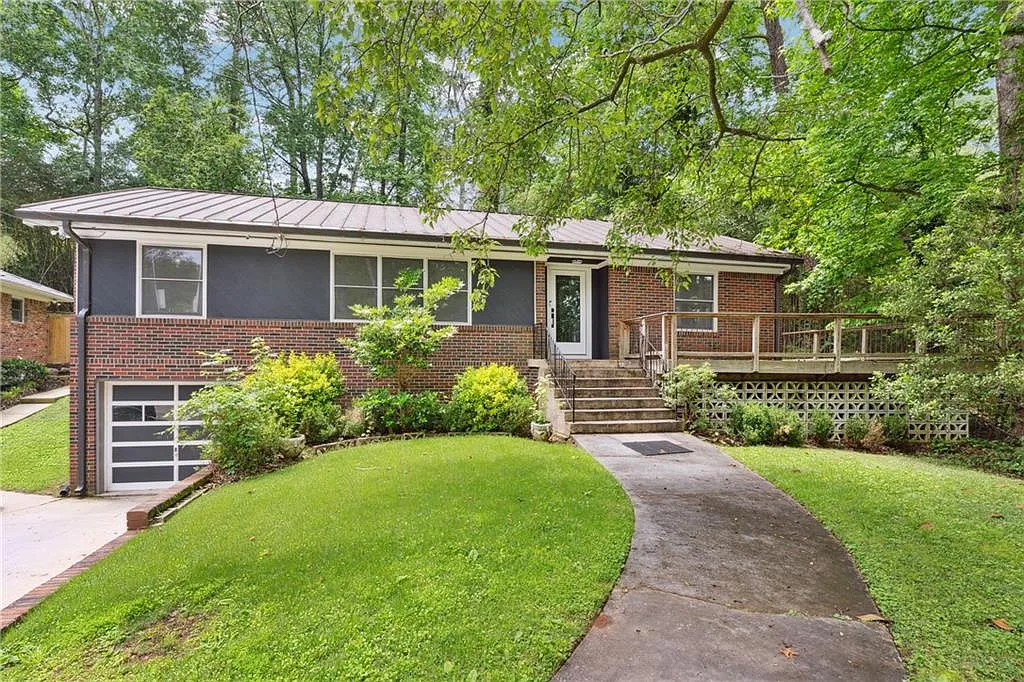 4 bed, 2.0 bath, 2069 sqft, $4,900 — Photo 1