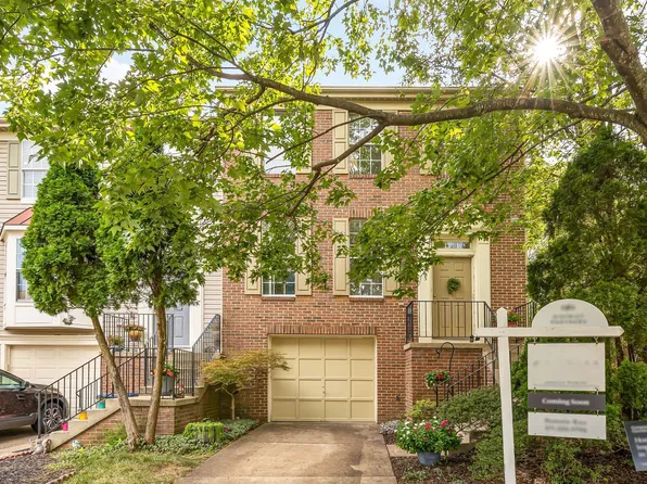 6523 Insignia Ct, Centreville, VA 20121
