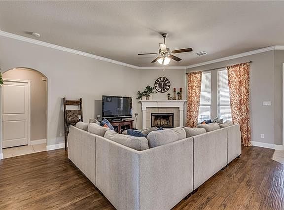 4th image of 324 River Meadows Ln