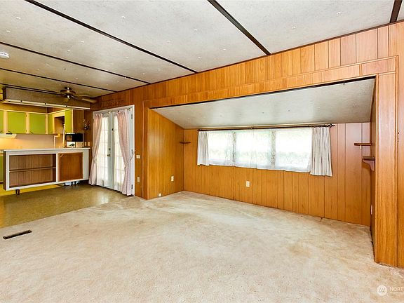 Front Room / Dining Room>
