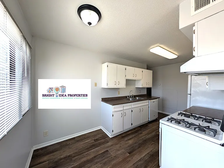 5940 E River Rd #9 — Photo 3