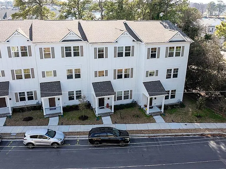 2917 Pretty Lake Ave — Photo 28