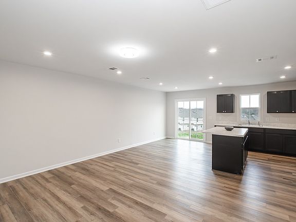 5th image of 404 Deer Meadow Ln