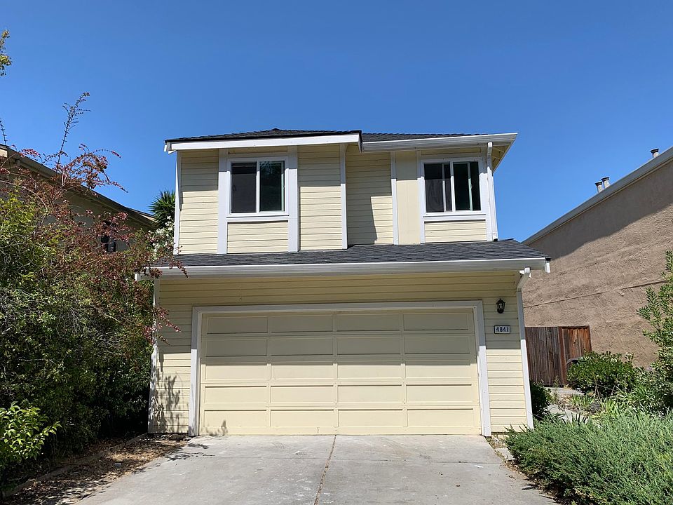 3 bedroom-2 1/2 bath Ardenwood house is newly renovated with updated kitchen equipped with brand new stainless steel appliances; brand new bathrooms and fresh coat of paint through out the house. facing Ardenwood farm with cool breeze in the summer and a