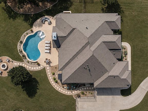 2nd image of 893 Blue Ridge Dr