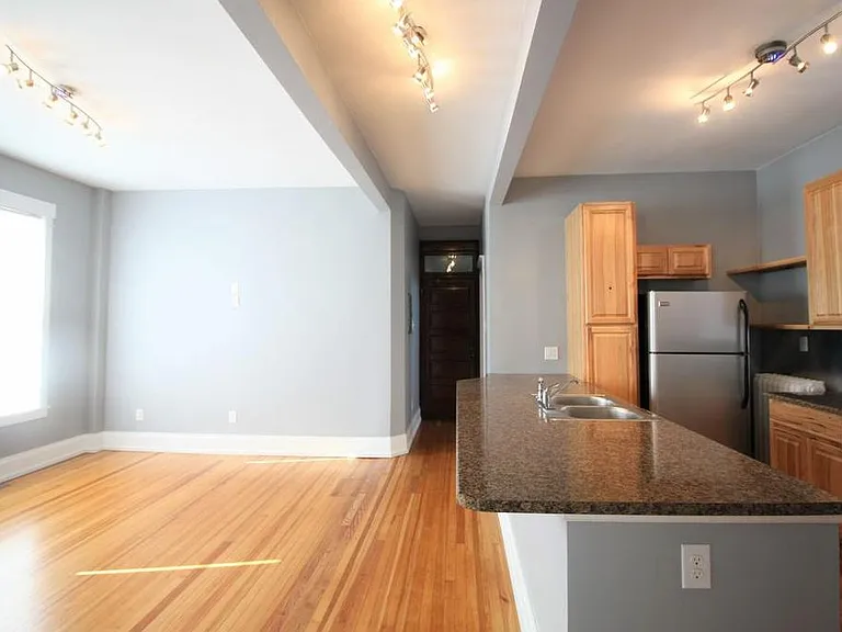507 W 3rd Ave #201 — Photo 3