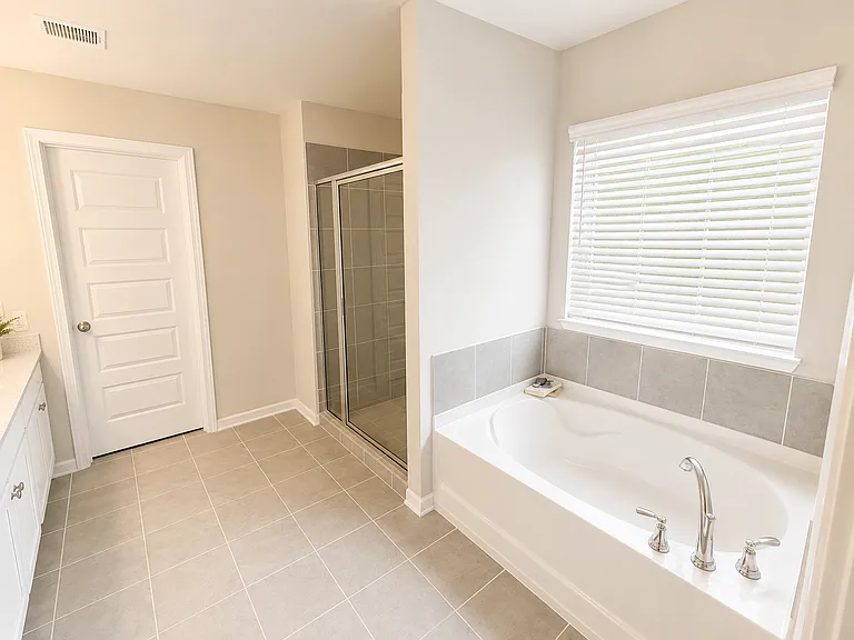 1104 Gilbert Ct — Photo 20