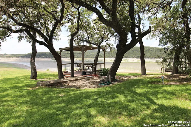 Studio, 1000 sqft, $450 — Photo 4
